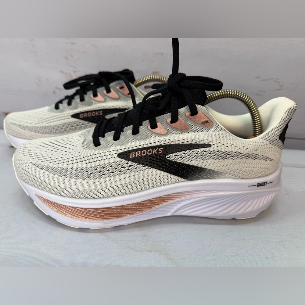 Brooks Ghost 17 Women’s 9.5 D Running Shoes White Black Rose Gold Cushioned NEW - Picture 2 of 14